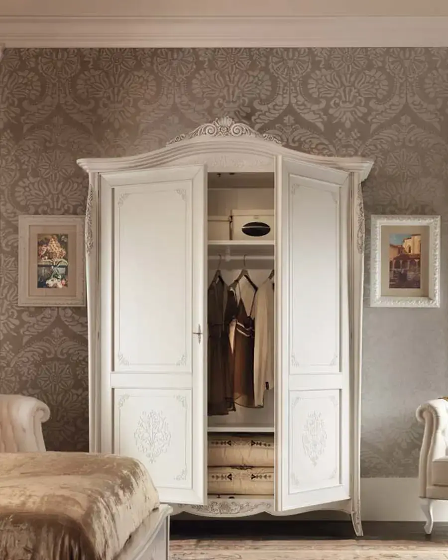 Gran Guardia Wardrobe 2067 by Francesco Pasi, Gran Guardia hand-carved wardrobe