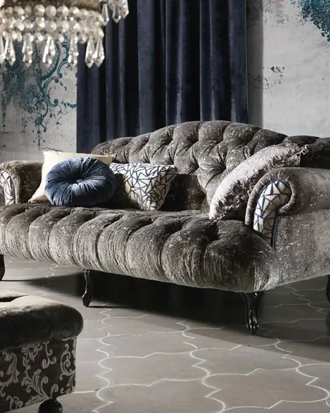 Divani classici Epoque, immagine 2 di 3, arredamento italiano per il soggiorno di una villa