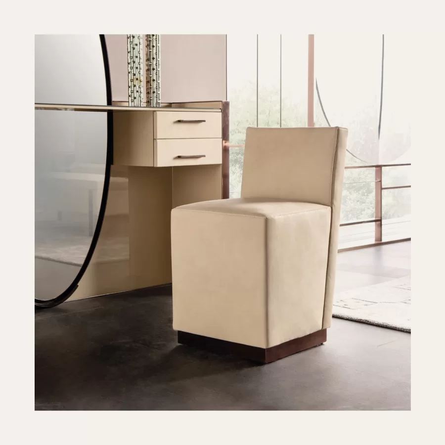 Painite Armchair by Epoque, Italian furniture company for the living room, in leather