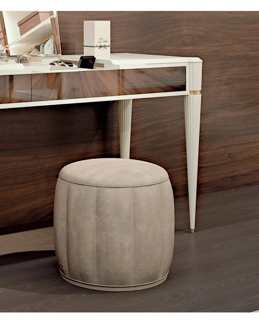 Ellipse Small Pouf by Francesco Pasi, Italian furniture manufacturer for the bedroom, in leather