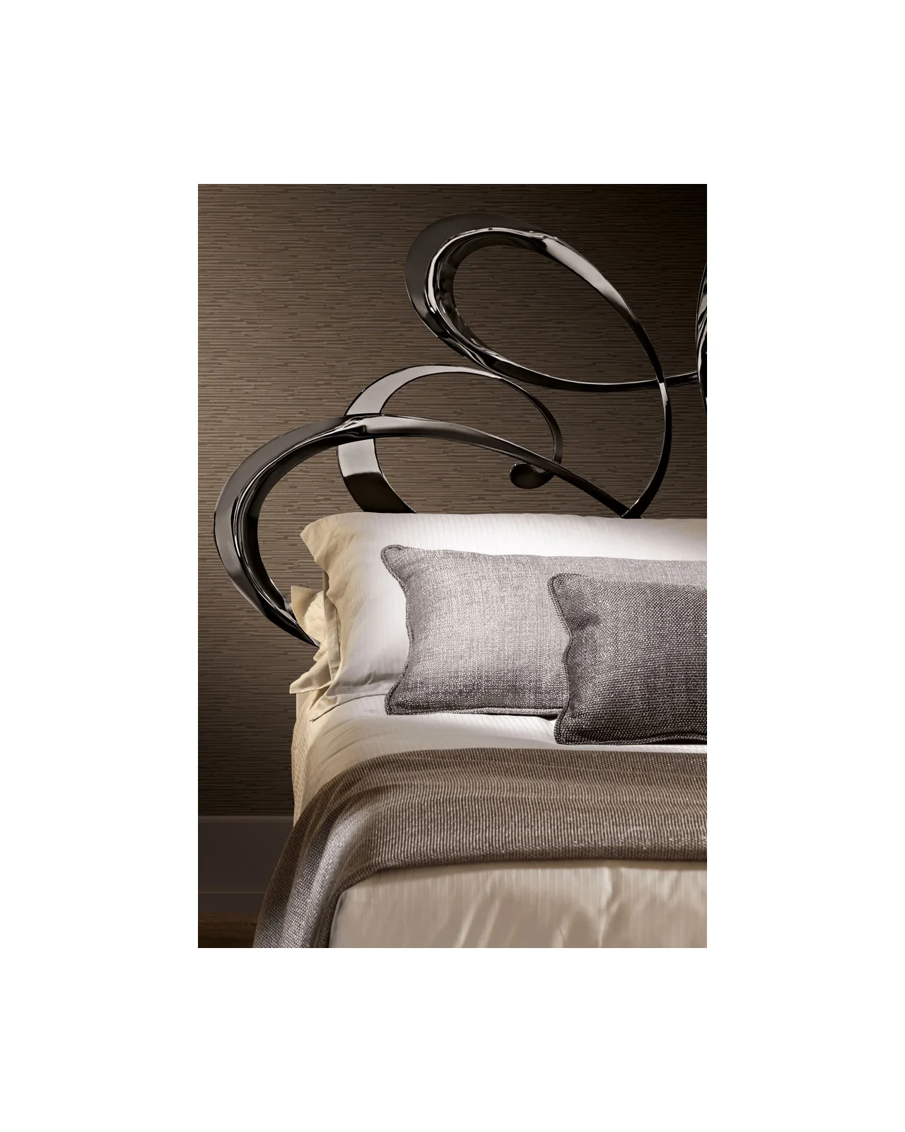 Dolcevita bed by Cantori, in an interior setting, photo 2 of 6