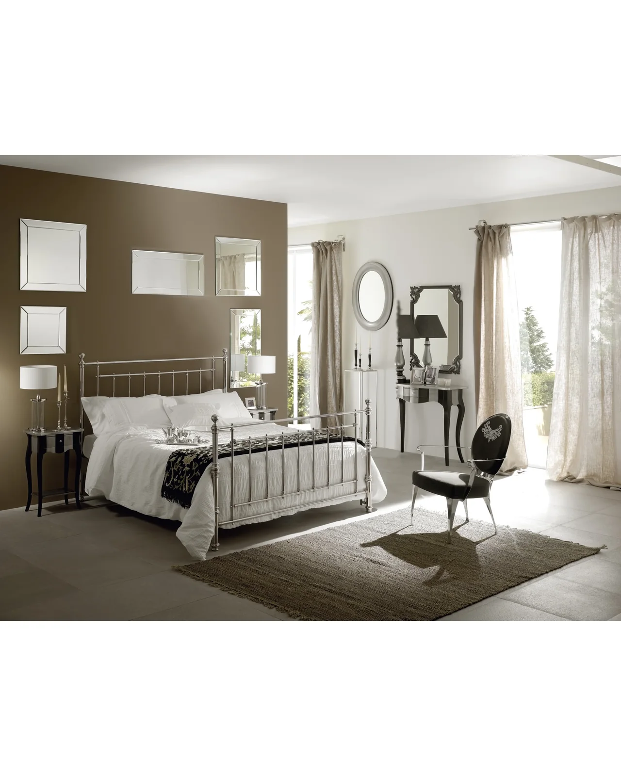 Inglese bed by Cantori, in an interior setting, photo 2 of 2
