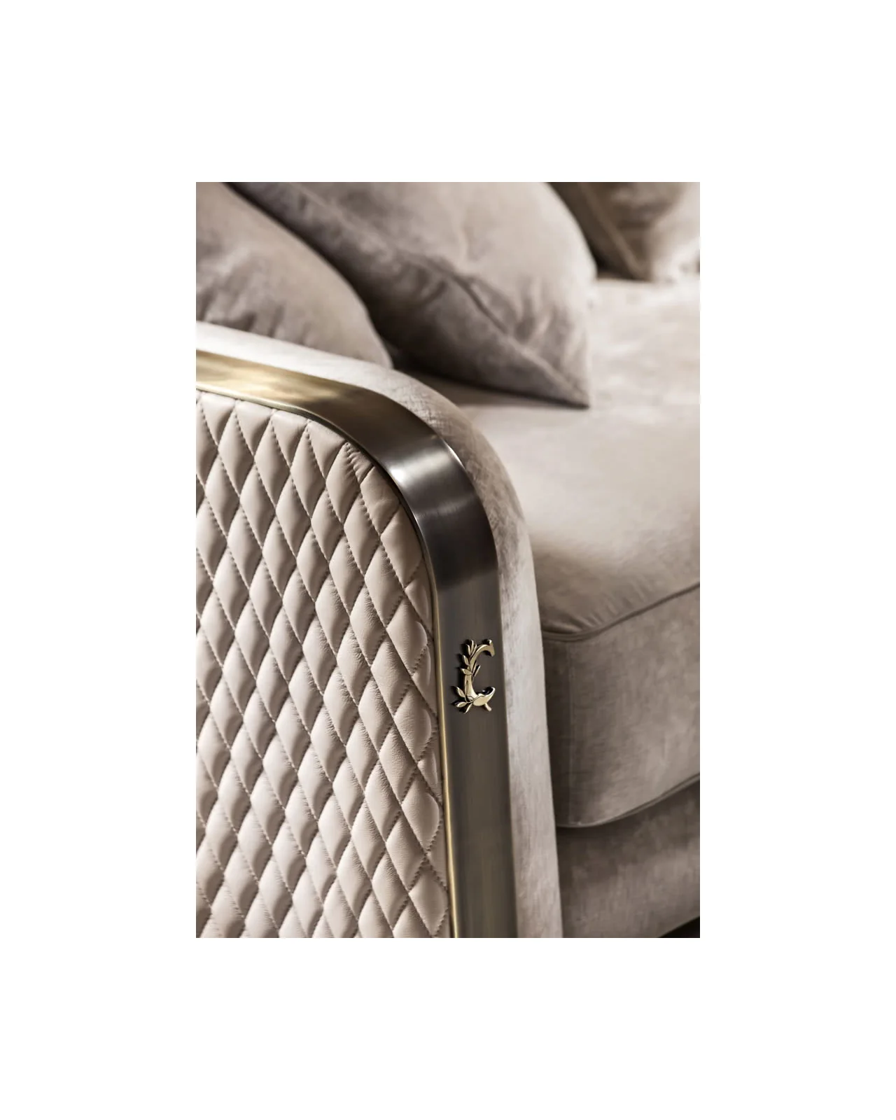 Voyage armchair by Cantori, in an interior setting, photo 3 of 6