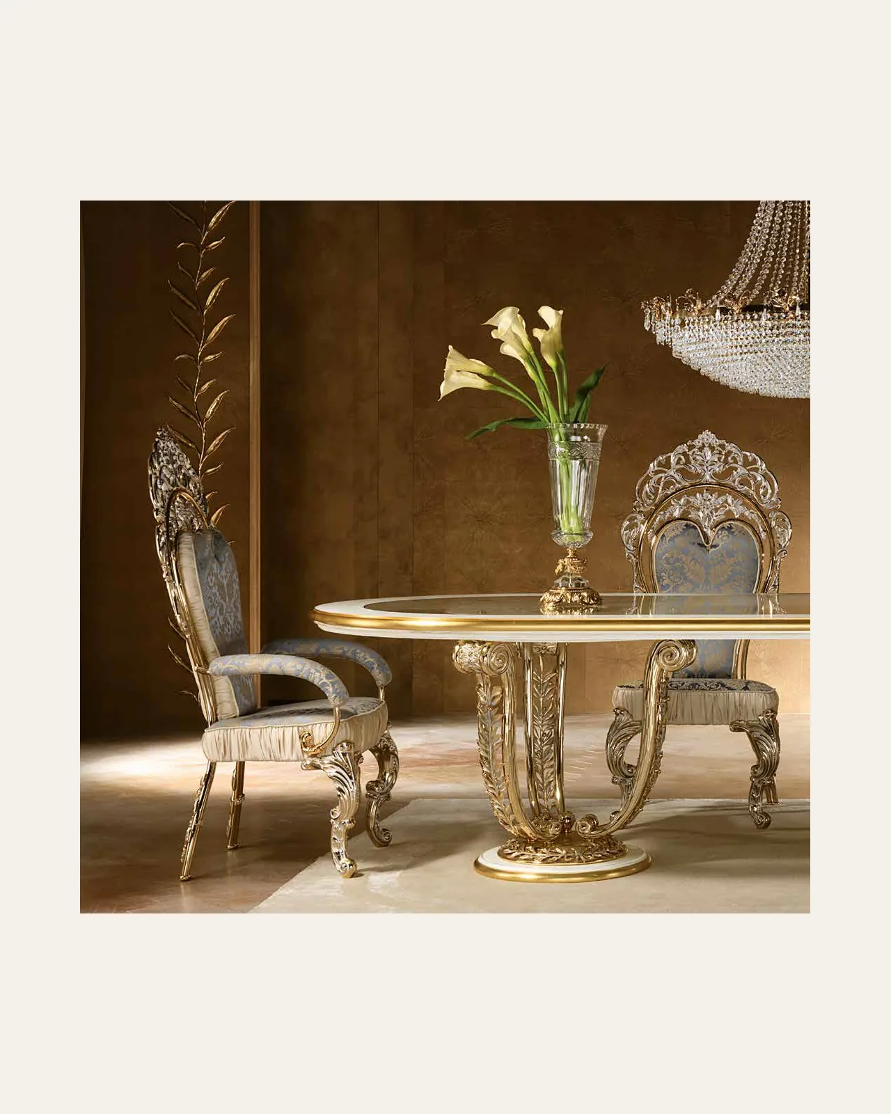 Tavolo da pranzo ovale Aida AD014, collezione Aida di Cappelletti, tavolo da pranzo classico italiano in una sala da pranzo classica, foto 2 di 4