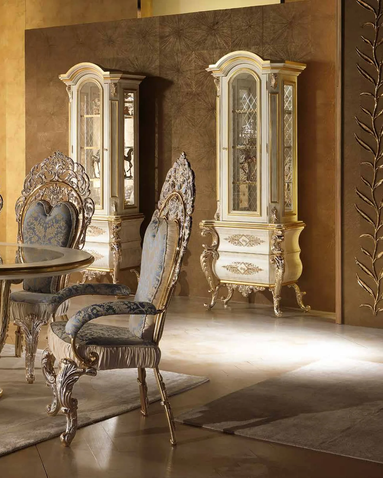 Tavolo da pranzo ovale Aida AD014, collezione Aida di Cappelletti, tavolo da pranzo classico italiano in una sala da pranzo classica, foto 3 di 4