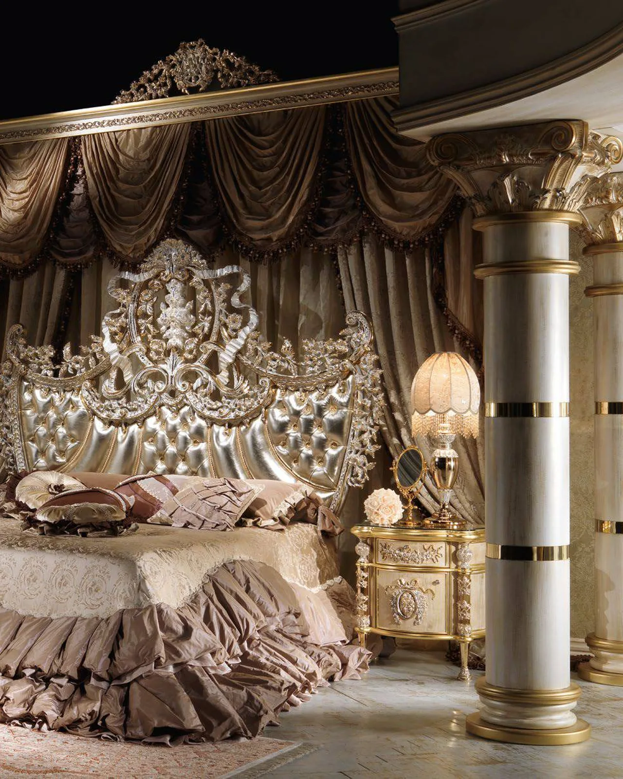 Royal Dressing Table RY003, Cappelletti Royal collection, classic Italian dressing table in a classic bedroom setting, photo 2 of 2