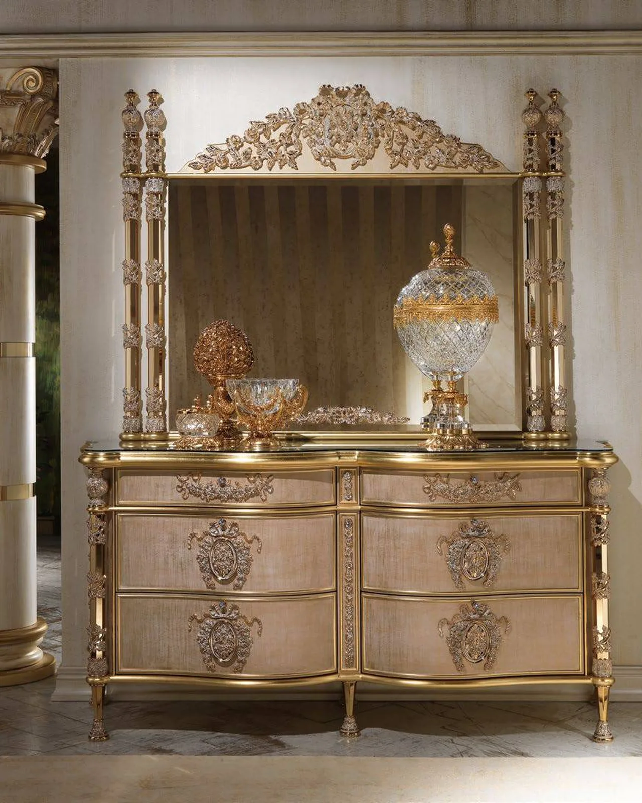 Specchio Royal RY050, collezione Royal di Cappelletti, specchio classico italiano in una sala da pranzo classica, foto 2 di 4