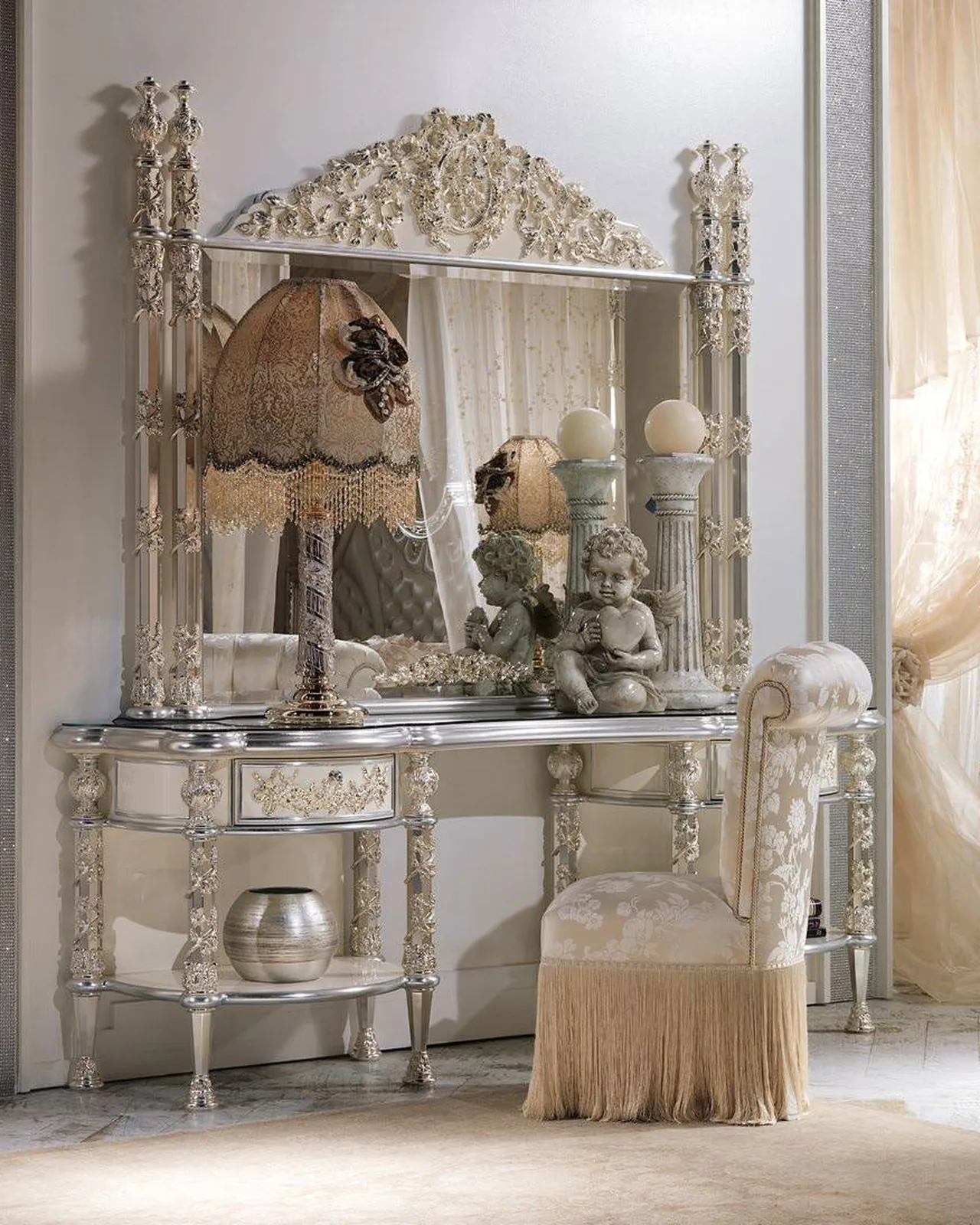 Royal Mirror with Metal Columns RY004, Cappelletti Royal collection, classic Italian mirror in a classic bedroom setting, photo 2 of 3