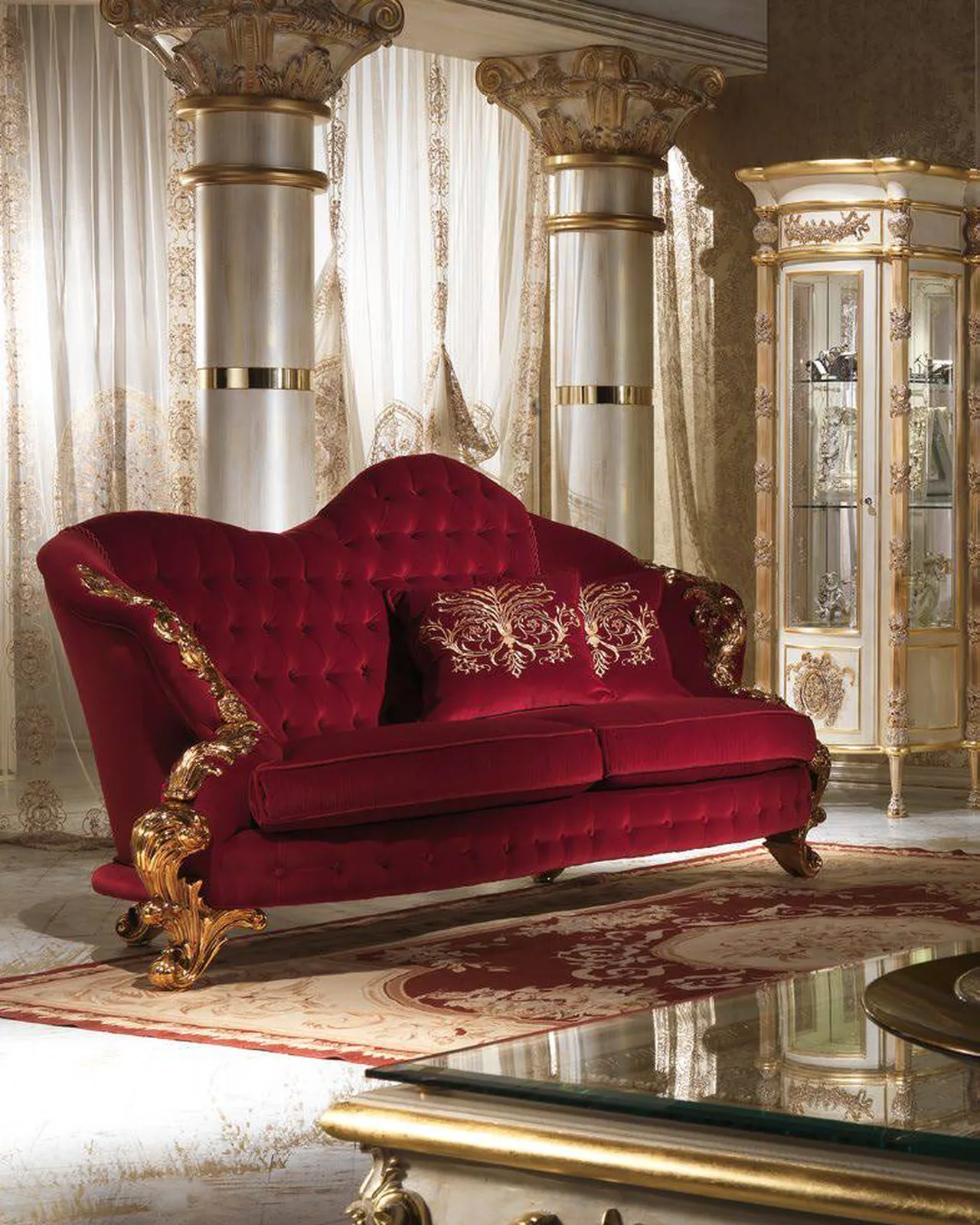 Royal One-Door Showcase RY017, Cappelletti Royal collection, classic Italian display cabinet in a classic living room setting, photo 2 of 2
