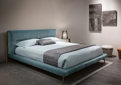 Upholstered bed Shanghai. Dim 199 x 230 x 101 cm 27 h.
