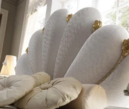 Elegante arredamento classico italiano per la camera da letto, linee pure e design contemporaneo per una casa di lusso, mobili classici