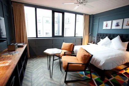 Decorating hotel room Using Professionals as Interior Designers in Giugliano in Campania 80014
